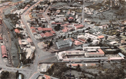 CAMEROUN YAOUNDE    Vue Aérienne   édition Librairie Au Messager Douala Bangui  (Scan R/V) N° 5 \MP7170 - Camerun