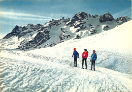 *CPM - 05 - SERRE CHEVALIER - Le Col Méa, Les Pistes De Ski, Le Massif Du Pelvoux, Skieurs - Serre Chevalier