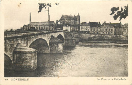 77  Seine Et Marne  Montereau  Le Pont Et La Cathédrale    N°31 \MN6019 - Montereau