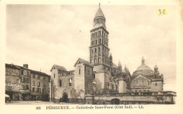 24   Dordogne Périgueux La Cathédrale Saint Front      N° 2 \MN6026 - Périgueux