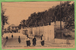 RARE CPA SENEGAL Saint Louis Place Du Gouvernement Vers Le Nord Animé - Sénégal