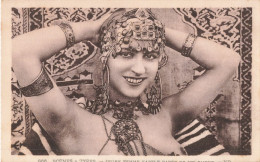 Algérie Scènes Et Types Jeune Femme Kabyle Parée De Ses Bijoux CPA Femme Nue Seins Nus - Scènes & Types