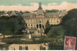 CPA Le Havre-L'hôtel De Ville Et Le Jardin-Timbre    L1159 - Zonder Classificatie