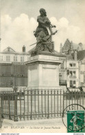 CPA Beauvais-La Statue De Jeanne Hachette-Timbre       L2370 - Beauvais