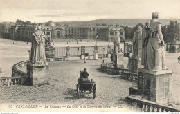 CPA Versailles-Le Château-La Cour Et La Caserne Du Génie-85     L2434 - Versailles (Schloß)