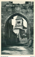 CPA Pommiers En Forez-Porte Fortifiée Et église Romane      L1985 - Autres & Non Classés