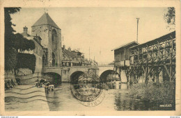 CPA Moret Sur Loing-Les Laveuses Et La Porte De Bourgogne-Timbre   L1442 - Moret Sur Loing