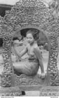 CPSM/CPA Indonesie-Bali-Une Jeune Fille Seins Nus-1937-TRES RARE      L2412 - Indonésie