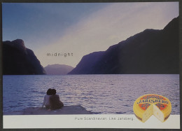 Carte Postale - Midnight (couple Au Bord D'un Lac) Pure Scandinavian. Like Jarlsberg (fromage) - Reclame