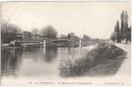 CPA DE LE PERREUX  (VAL DE MARNE)  LA MARNE ET LA PASSERELLE - Le Perreux Sur Marne