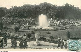 CPA Versailles-Les Parterres Le Jour Des Grandes Eaux-Timbre      L1693 - Versailles