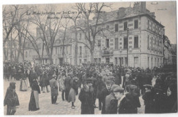 (36840-03) Moulins - La Manifestation Sur Les Cours De La Préfecture - Moulins