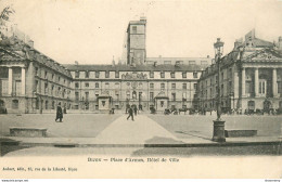 CPA Dijon-Place D'armes-Hôtel De Ville-Timbre    L2305 - Dijon