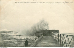 CPA Les Sables D'Olonne-Les Lames Sur La Jetée-Timbre       L1284 - Sables D'Olonne