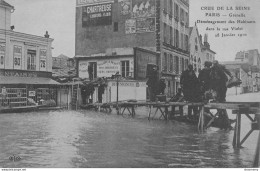 CPA Paris-La Crue De La Seine-Grenelle-Déménagement Des Habitants Dans La Rue Violet      L2235 - De Overstroming Van 1910