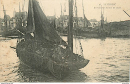 CPA Le Croisic-Arrivée D'un Bateau De Pêche      L1517 - Le Croisic