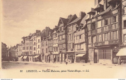 CPA Lisieux-Vieilles Maisons Place Victor Hugo-91      L2451 - Lisieux