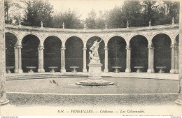 CPA Versailles-Château-Les Colonnades-108-Timbre      L2451 - Versailles (Schloß)