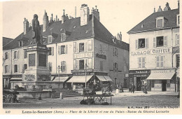 LONS LE SAUNIER - Place De La Liberté Et Rue Du Palais - Statue Du Général Lecourbe - Très Bon état - Lons Le Saunier