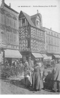 LA ROCHELLE - Vieille Maison Place Du Marché - Très Bon état - La Rochelle