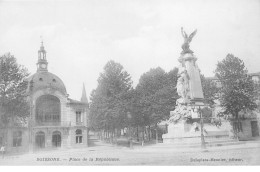 SOISSONS - Place De La République - Très Bon état - Soissons