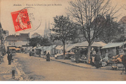 MOULINS - Place De La Liberté (un Jour De Marché) - Très Bon état - Moulins