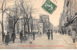 ROCHEFORT SUR MER - La Rue De La République - Très Bon état - Rochefort