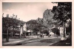 CASTELLANE - La Place Et L'Eglise - Très Bon état - Castellane