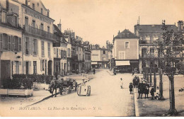 MONTARGIS - La Place De La République - Très Bon état - Montargis