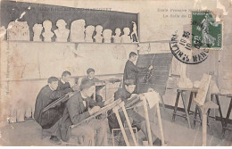 SAINT HILAIRE DU HARCOUET - Ecole Primaire Supérieure - La Salle De Dessin - état - Saint Hilaire Du Harcouet