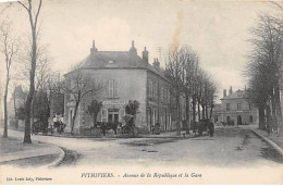 PITHIVIERS - Avenue De La République Et La Gare - Très Bon état - Pithiviers