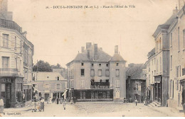 DOUE LA FONTAINE - Place De L'Hôtel De Ville - Très Bon état - Doue La Fontaine