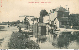 CPA Cercy La Tour-Bateau à L'écluse      L2044 - Andere & Zonder Classificatie