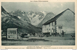 CPA Le Lautaret-Massif Du Combeynot-Hôtel Restaurant Berthet-Départ D'un Troupeau De Vaches     L2045 - Sonstige & Ohne Zuordnung