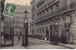 PARIS - Le Square Du Croisic - état - District 15