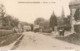 CPA Beuzeville La Grenier-Entrée Du Village      L1749 - Sonstige & Ohne Zuordnung