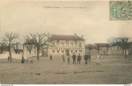 CPA Veron-La Mairie Et L'école-Timbre     L1377 - Veron