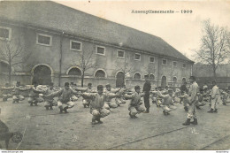 CPA Militaria-UMF Infanterie-Assouplissements 1909    L1377 - Regimientos