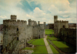 7-5-2024 (4 Z 21) UK - Caernarfon Castle - Ponti