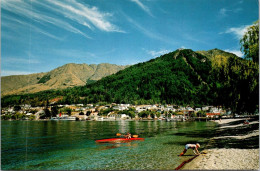 7-5-2024 (4 Z 21) New Zealand - Lake Front In Queenstown (Caone Kayak) - Nouvelle-Zélande