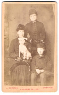 Photo J. Thomas, Liverpool, 47 Everton Road, Damen Und Knabe Mit Hund - Terrier Beim Fotograf  - Anonymous Persons