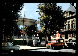 55 - STENAY - PLACE DE LA REPUBLIQUE - KIOSQUE DE MUSIQUE - AUTOMOBILES - Stenay