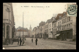 59 - DOUAI - RUE DE VALENCIENNES - CARTE COLORISEE - Douai