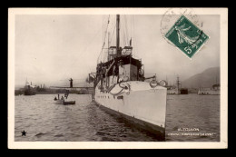 BATEAUX DE GUERRE - L'AVISO TORPILLEUR LA HYRE AU PORT DE TOULON - Guerra