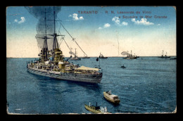 BATEAUX DE GUERRE - R.N. LEONARDO DA VINCI A TARANTO - ITALIE - Warships