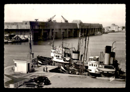 BATEAUX - REMORQUEURS "POULIGUEN" "PORNIC" ET "CROISIC" AU PORT DE ST-NAZAIRE - Remorqueurs