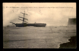 BATEAUX - VOILIERS - LE TROIS MATS RUSSE " SALUTO" ECHOUE SUR LA PLAGE DU TREPORT - Voiliers