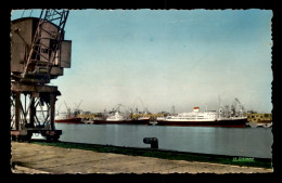 BATEAUX - PAQUEBOT "GENERAL LECLERC" A QUAI AU PORT DE BORDEAUX - Paquebots