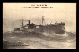 BATEAUX - PAQUEBOT "S.S. BATAVIA" EX NAVIRE ALLEMAND PAR GROS TEMPS - Dampfer