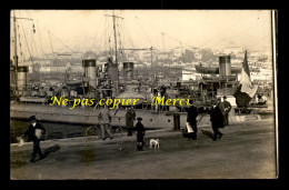 BATEAUX DE GUERRE - LE "HACHE" A QUAI - CARTE PHOTO ORIGINALE - Oorlog